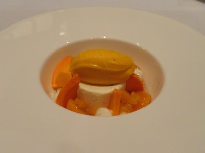 Alphonso mango spheres